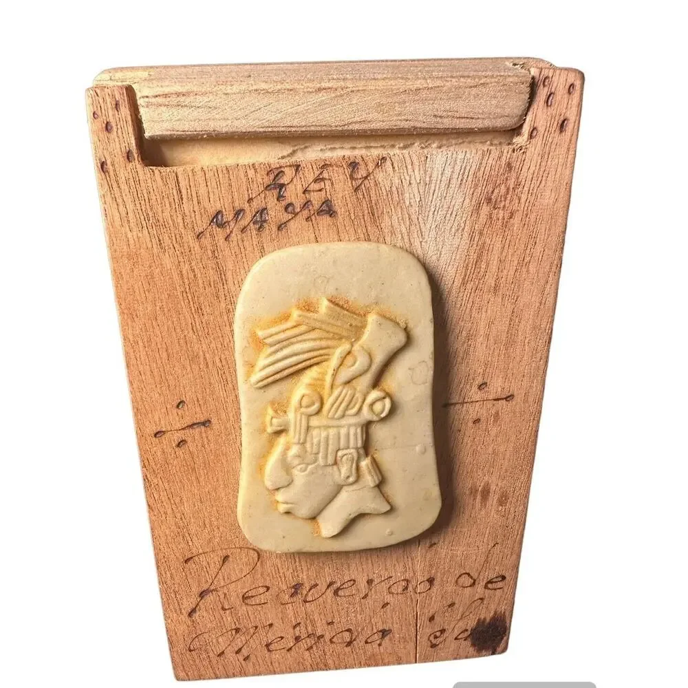VTG Mexican Souvenir Wooden Notepad Maya Aztec Relief Head “Recuerdo de Mexico”